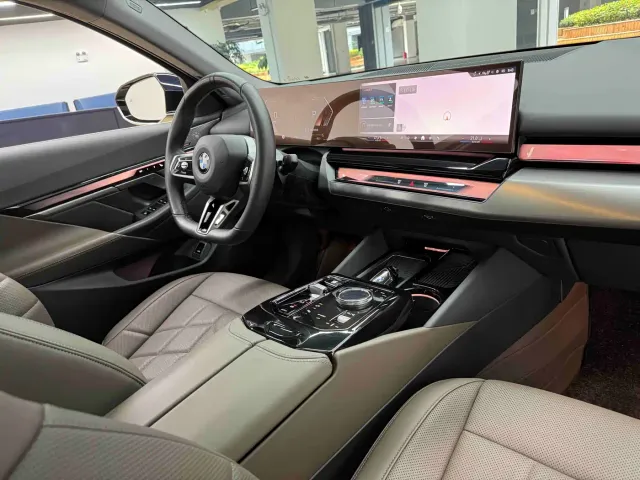 BMW 5 Series — Фото автомобиля 25