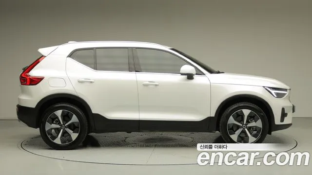 Volvo XC40 — Фото автомобиля 3