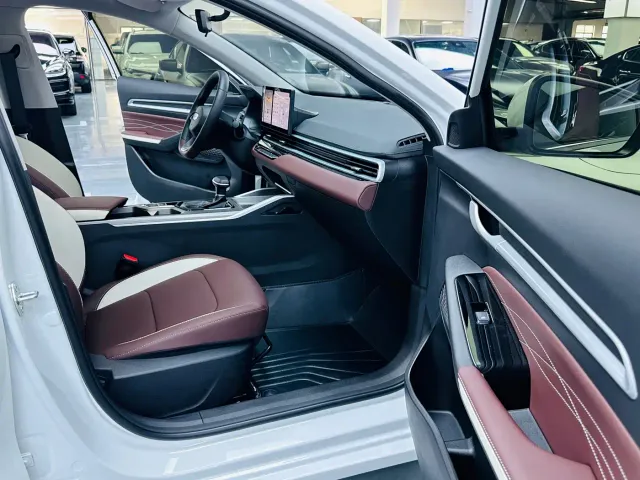 Geely Emgrand — Фото автомобиля 8