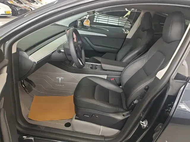 Tesla Model Y — Фото автомобиля 14