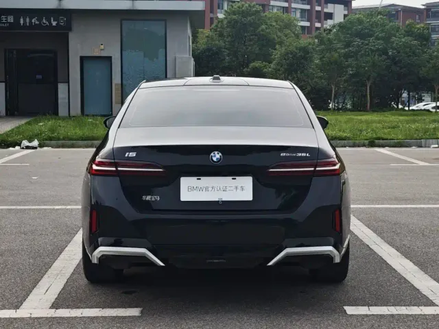 BMW i5 — Фото автомобиля 8