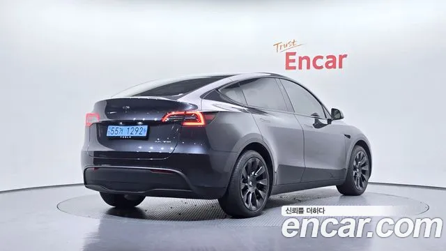 Tesla Model Y — Фото автомобиля 2