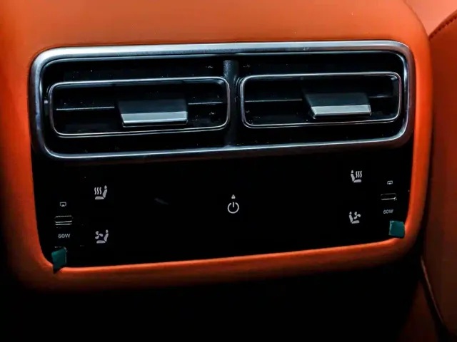 Li Auto L6 — Фото автомобиля 24