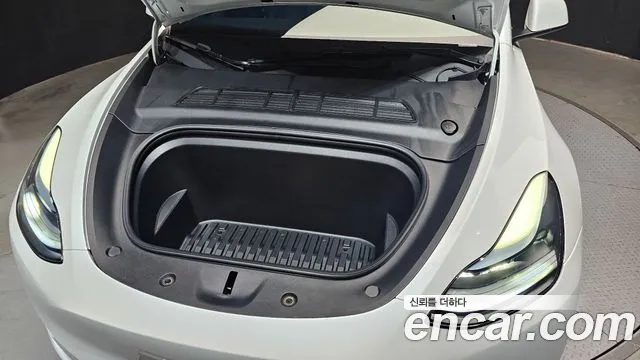 Tesla Model Y — Фото автомобиля 6