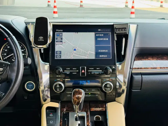 Toyota Alphard — Фото автомобиля 20