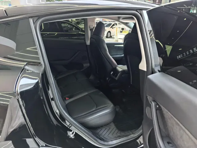 Tesla Model Y — Фото автомобиля 16