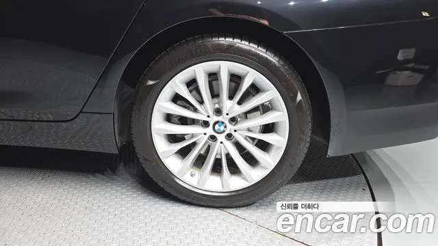 BMW 5 Series G30 — Фото автомобиля 6