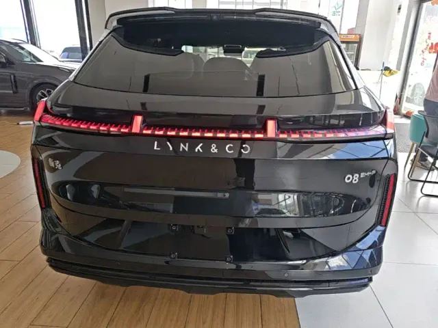 Lynk & Co 08 EM-P — Фото автомобиля 5