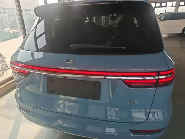 Li Auto ONE — Фото автомобиля 5
