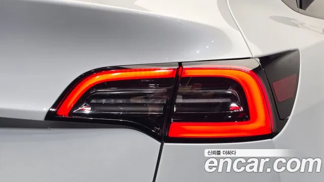 Tesla Model Y — Фото автомобиля 8