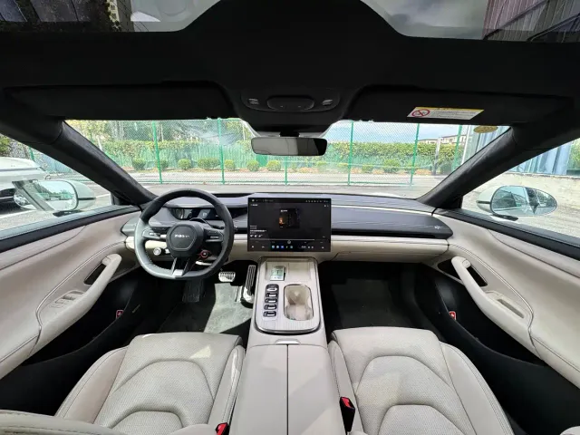 Xiaomi SU7 — Фото автомобиля 9