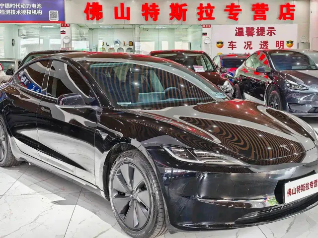 Фотография автомобиля — Tesla Model 3