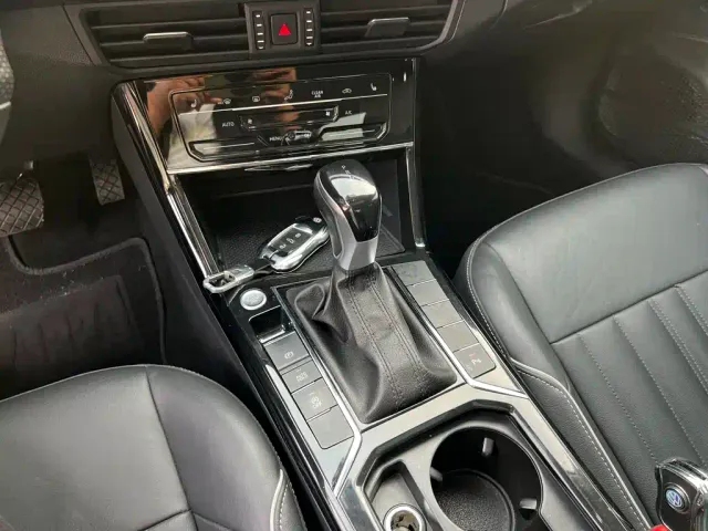 Volkswagen Passat — Фото автомобиля 14