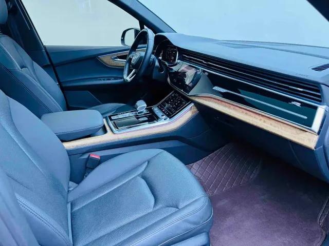 Audi Q7 — Фото автомобиля 9