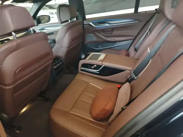 BMW 5 Series — Фото автомобиля 11