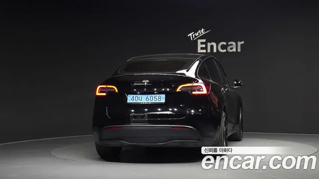Tesla Model Y — Фото автомобиля 4