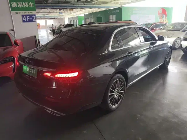 Mercedes-Benz E-Class — Фото автомобиля 7