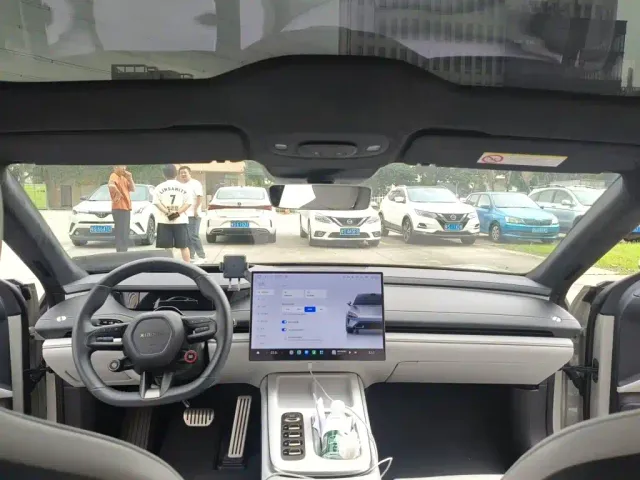 Xiaomi SU7 — Фото автомобиля 14