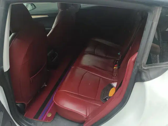 Tesla Model 3 — Фото автомобиля 11