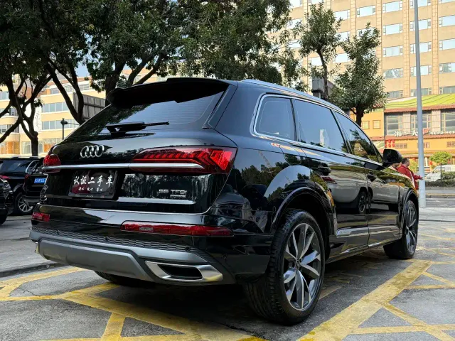 Audi Q7 — Фото автомобиля 5
