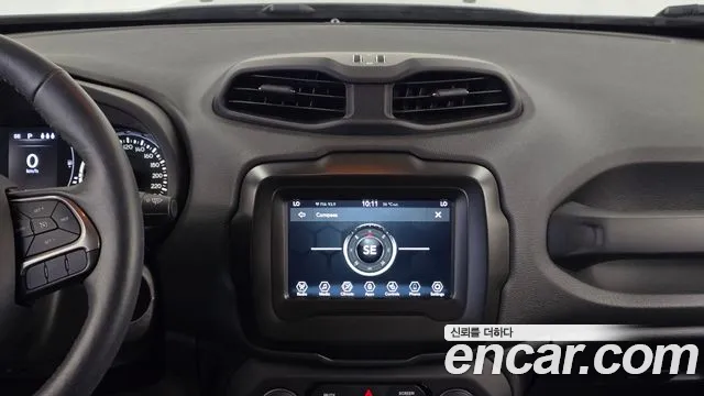 Jeep Renegade — Фото автомобиля 12
