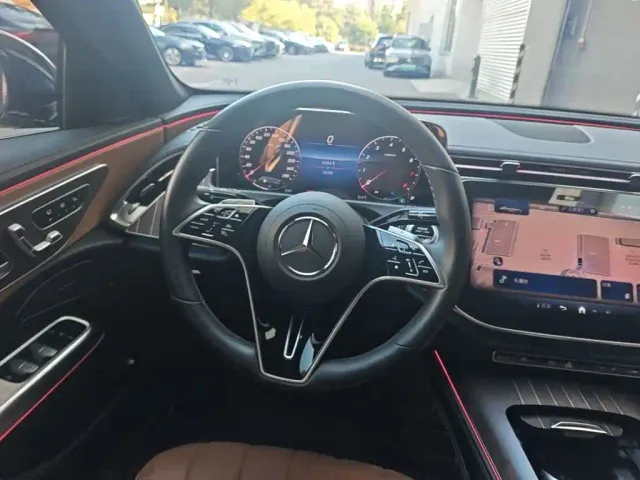 Mercedes-Benz E-Class — Фото автомобиля 14