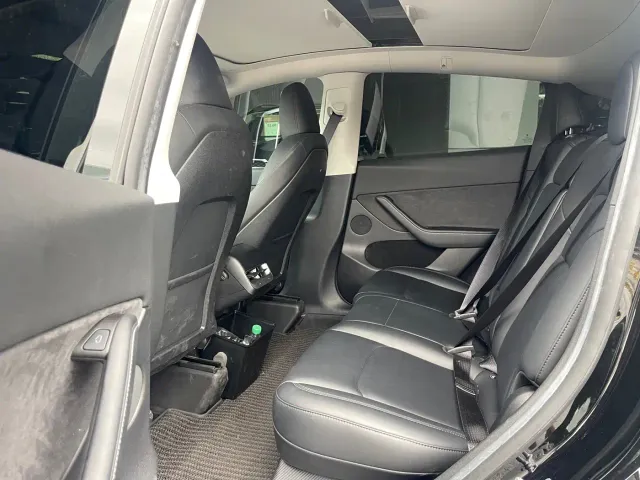 Tesla Model Y — Фото автомобиля 8