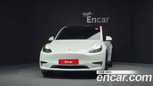 Tesla Model Y — Фото автомобиля 3
