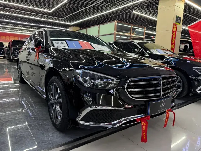 Mercedes-Benz E-Class — Фото автомобиля 3