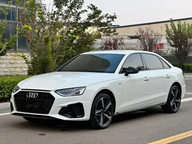 Фотография автомобиля — Audi A4L