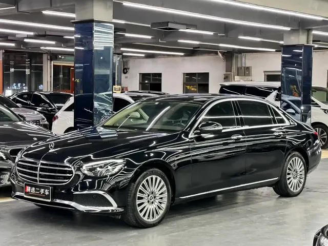 Фотография автомобиля — Mercedes-Benz E-Class