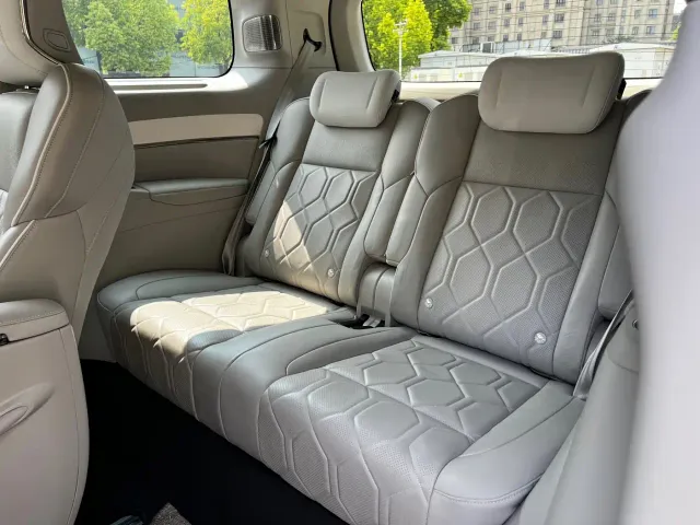 Volvo EM90 — Фото автомобиля 16