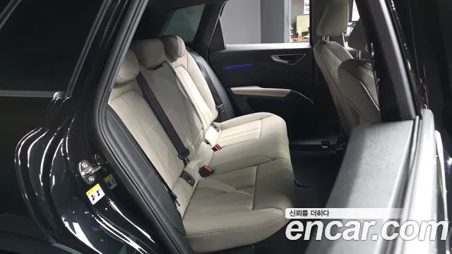Audi Q4 e-tron — Фото автомобиля 12