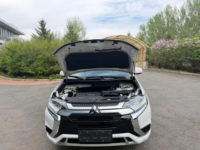 Mitsubishi Outlander — Фото автомобиля 12
