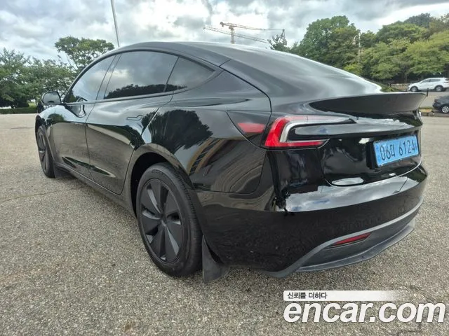 Tesla Model 3 — Фото автомобиля 2
