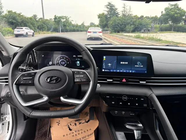Hyundai Elantra — Фото автомобиля 11