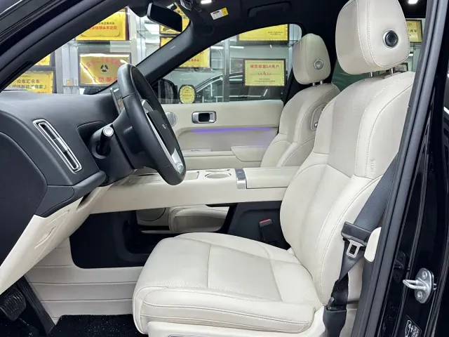 Li Auto L8 — Фото автомобиля 7