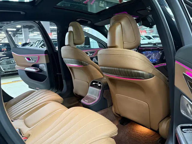 Mercedes-Benz E-Class — Фото автомобиля 14