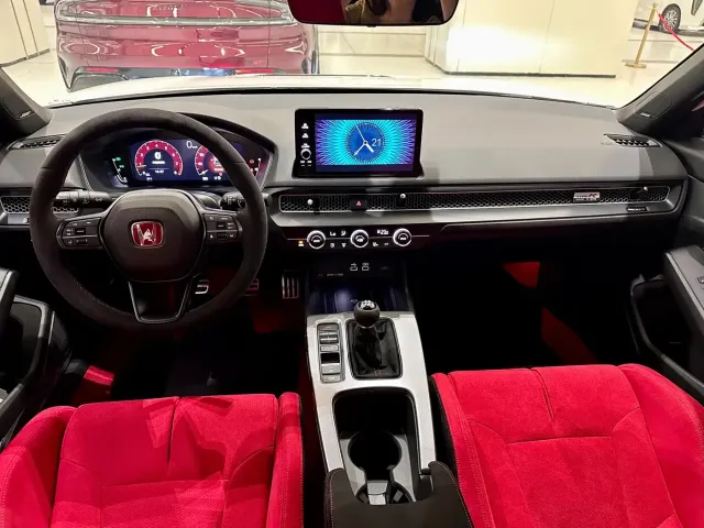 Honda Civic (Import) 2023 2.0T 420TURBO TYPE R — Фото автомобиля 4