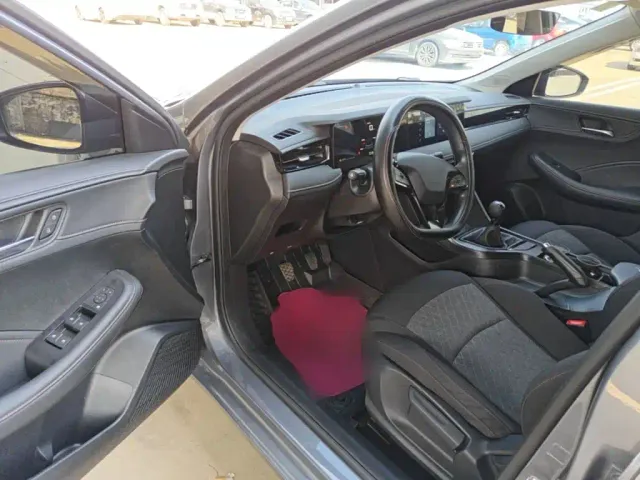 Roewe i5 — Фото автомобиля 15