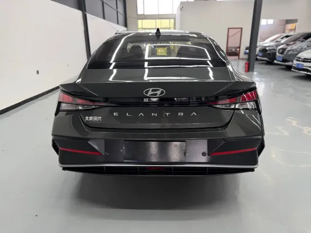 Hyundai Elantra — Фото автомобиля 5