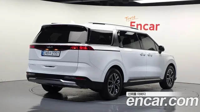 Kia Canival — Фото автомобиля 2