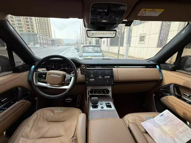 Land Rover Range Rover 2023 3.0 L6 360PS Golden Age Edition — Фото автомобиля 10