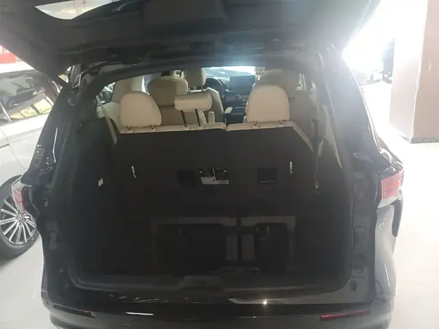 Toyota Sienna — Фото автомобиля 18