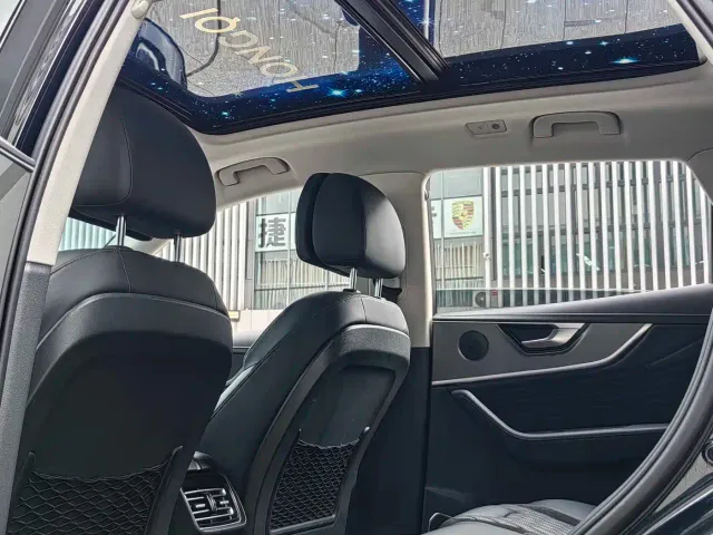 Hongqi HS5 — Фото автомобиля 21