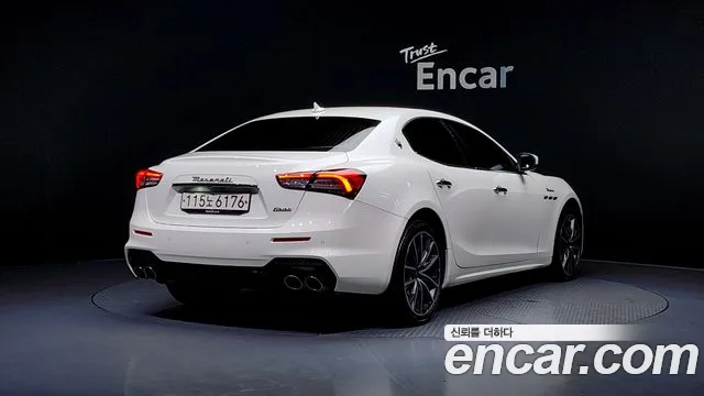 Maserati Ghibli — Фото автомобиля 2