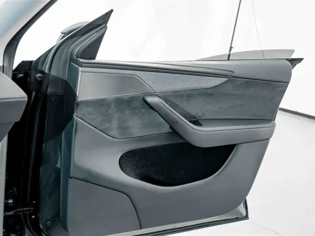 Tesla Model Y — Фото автомобиля 14