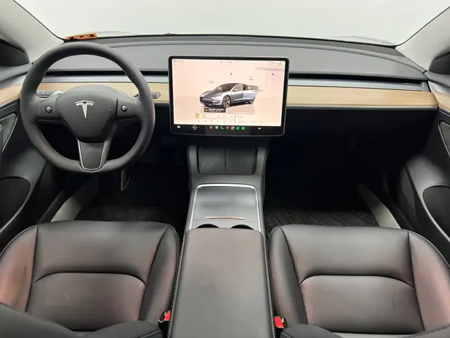 Tesla Model 3 — Фото автомобиля 6