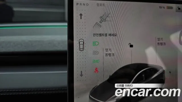 Tesla Model Y — Фото автомобиля 12