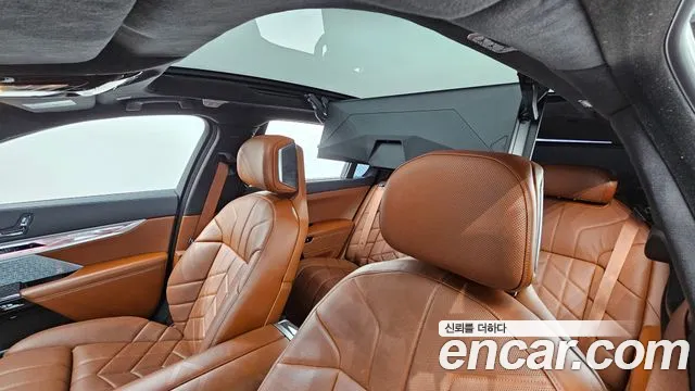 BMW 7-Series 7 серия (G70) — Фото автомобиля 18
